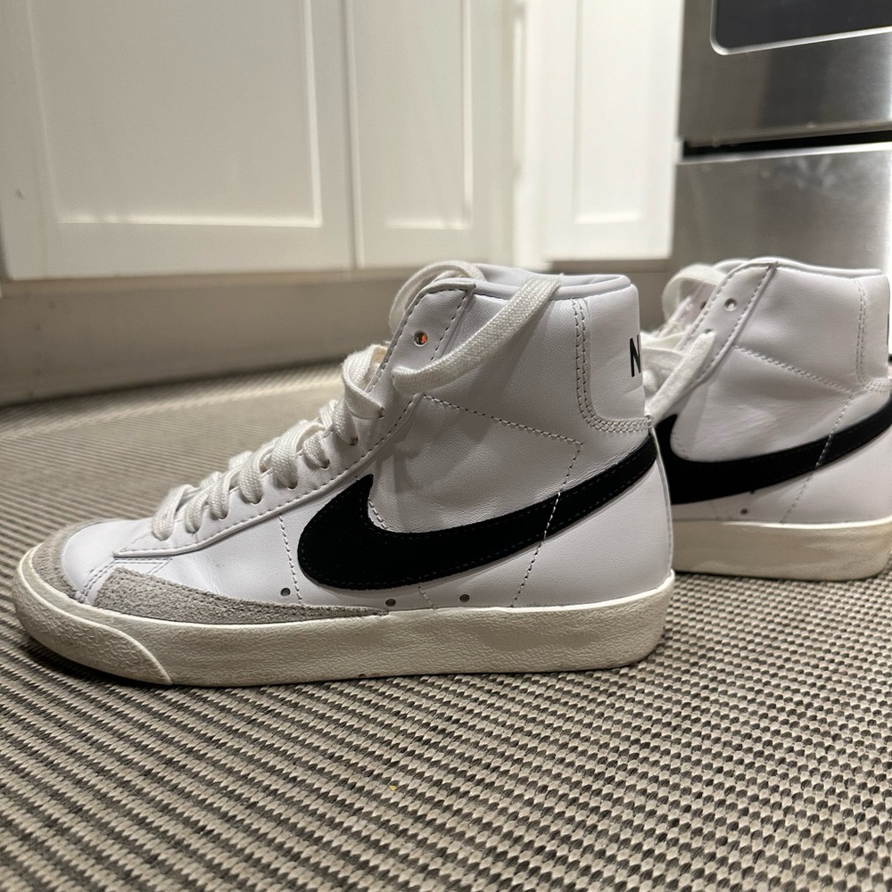 Nike Blazer Mid 77”. Black swoosh, size 6